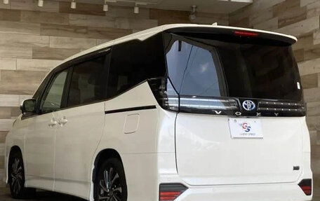Toyota Voxy, 2023 год, 3 112 123 рублей, 14 фотография