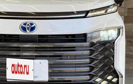 Toyota Voxy, 2023 год, 3 112 123 рублей, 24 фотография