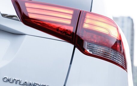 Mitsubishi Outlander III рестайлинг 3, 2022 год, 3 700 000 рублей, 5 фотография