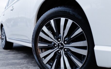 Mitsubishi Outlander III рестайлинг 3, 2022 год, 3 700 000 рублей, 7 фотография