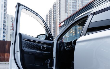 Mitsubishi Outlander III рестайлинг 3, 2022 год, 3 700 000 рублей, 9 фотография