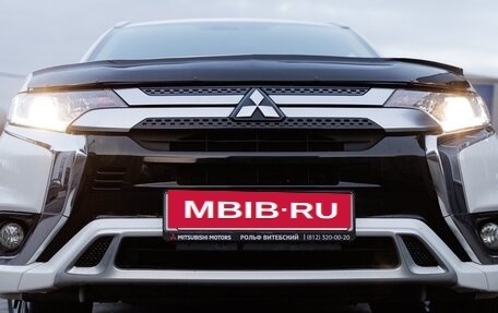 Mitsubishi Outlander III рестайлинг 3, 2022 год, 3 700 000 рублей, 8 фотография
