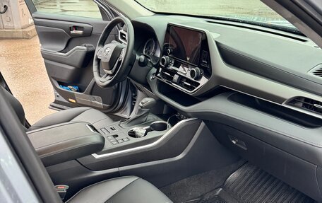 Toyota Highlander, 2023 год, 7 200 000 рублей, 13 фотография