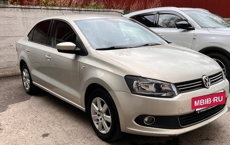 Volkswagen Polo VI (EU Market), 2011 год, 910 000 рублей, 2 фотография