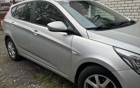 Hyundai Solaris II рестайлинг, 2014 год, 850 000 рублей, 3 фотография