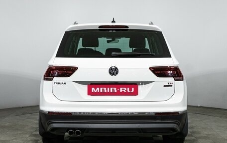 Volkswagen Tiguan II, 2017 год, 2 239 898 рублей, 6 фотография