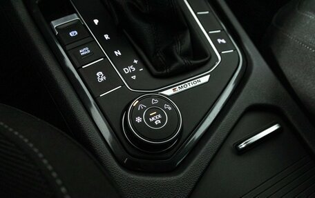 Volkswagen Tiguan II, 2017 год, 2 239 898 рублей, 19 фотография