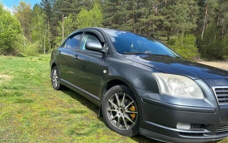 Toyota Avensis III рестайлинг, 2005 год, 685 000 рублей, 2 фотография