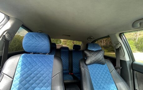 Toyota Avensis III рестайлинг, 2005 год, 685 000 рублей, 17 фотография