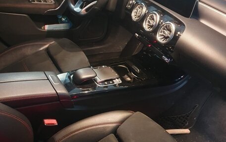 Mercedes-Benz CLA, 2019 год, 2 800 000 рублей, 10 фотография