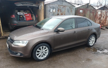 Volkswagen Jetta VI, 2011 год, 890 000 рублей, 2 фотография