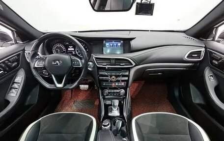 Infiniti Q30, 2017 год, 2 049 000 рублей, 10 фотография
