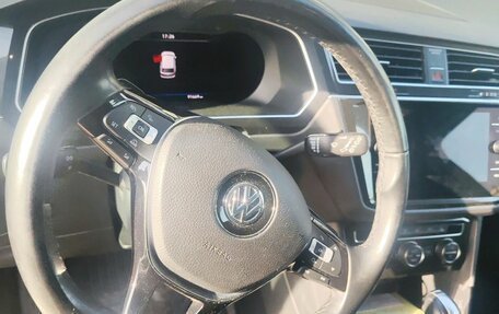 Volkswagen Tiguan II, 2018 год, 2 655 000 рублей, 3 фотография