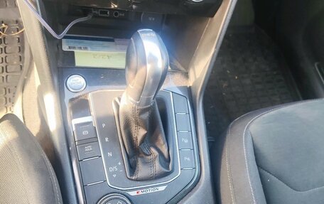 Volkswagen Tiguan II, 2018 год, 2 655 000 рублей, 5 фотография