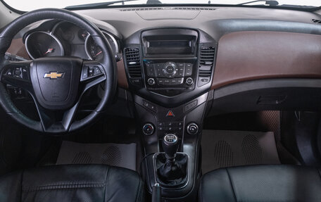 Chevrolet Cruze II, 2011 год, 679 000 рублей, 10 фотография