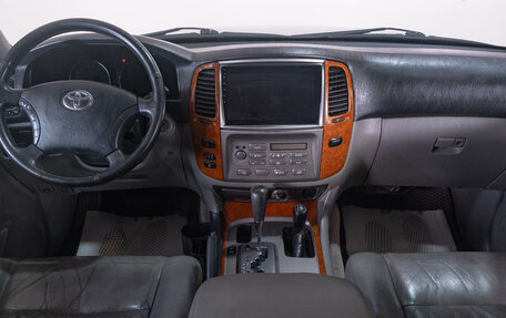 Toyota Land Cruiser 100 рестайлинг 2, 2006 год, 2 489 000 рублей, 9 фотография