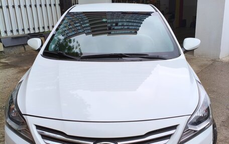 Hyundai Solaris II рестайлинг, 2015 год, 1 050 000 рублей, 3 фотография