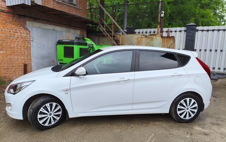 Hyundai Solaris II рестайлинг, 2015 год, 1 050 000 рублей, 2 фотография