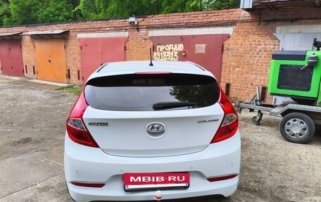 Hyundai Solaris II рестайлинг, 2015 год, 1 050 000 рублей, 4 фотография