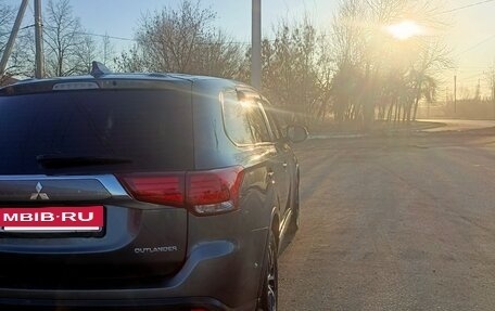 Mitsubishi Outlander III рестайлинг 3, 2017 год, 1 750 000 рублей, 2 фотография