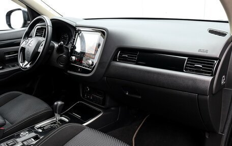 Mitsubishi Outlander III рестайлинг 3, 2021 год, 2 480 000 рублей, 9 фотография
