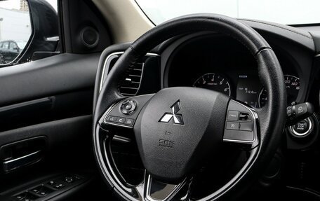 Mitsubishi Outlander III рестайлинг 3, 2021 год, 2 480 000 рублей, 13 фотография