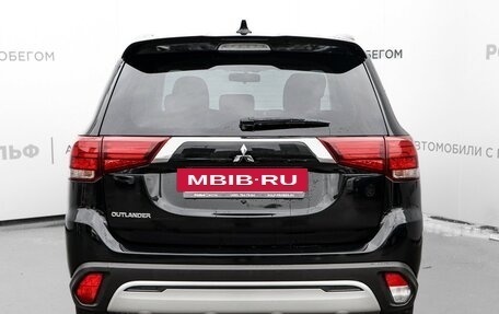 Mitsubishi Outlander III рестайлинг 3, 2021 год, 2 480 000 рублей, 6 фотография