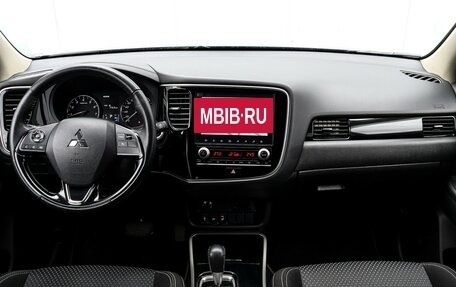 Mitsubishi Outlander III рестайлинг 3, 2021 год, 2 480 000 рублей, 11 фотография