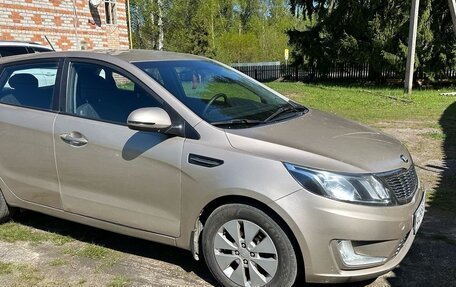 KIA Rio III рестайлинг, 2013 год, 800 000 рублей, 2 фотография