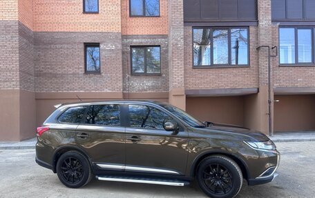 Mitsubishi Outlander III рестайлинг 3, 2015 год, 1 750 000 рублей, 3 фотография