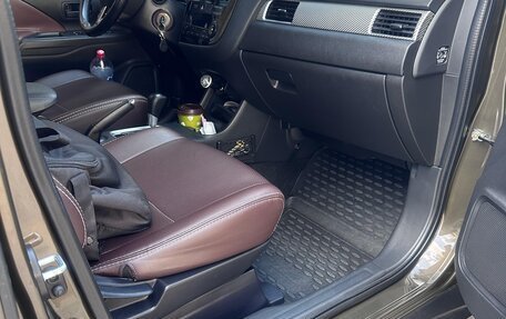Mitsubishi Outlander III рестайлинг 3, 2015 год, 1 750 000 рублей, 6 фотография
