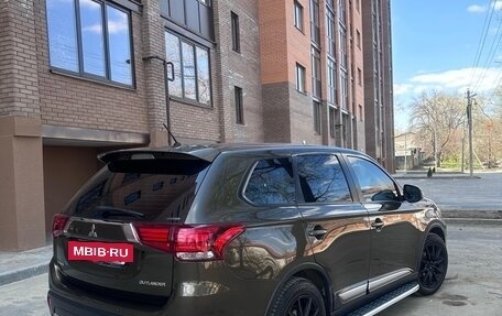 Mitsubishi Outlander III рестайлинг 3, 2015 год, 1 750 000 рублей, 4 фотография