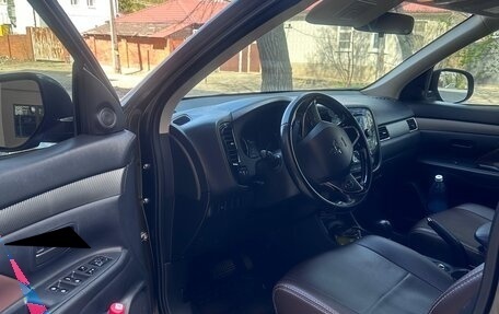 Mitsubishi Outlander III рестайлинг 3, 2015 год, 1 750 000 рублей, 5 фотография