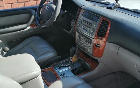 Toyota Land Cruiser 100 рестайлинг 2, 2006 год, 2 350 000 рублей, 3 фотография