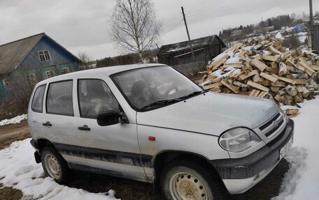 Chevrolet Niva I рестайлинг, 2004 год, 230 000 рублей, 3 фотография