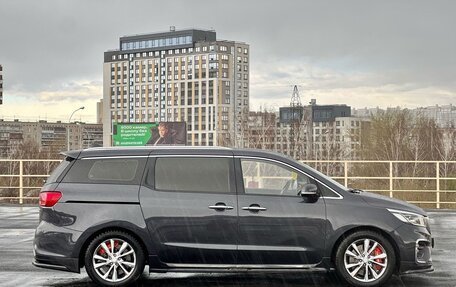 KIA Carnival III, 2018 год, 2 699 000 рублей, 5 фотография