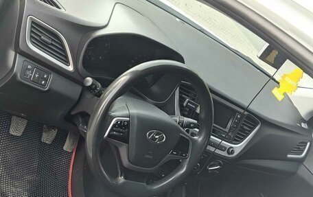 Hyundai Solaris II рестайлинг, 2017 год, 820 000 рублей, 5 фотография