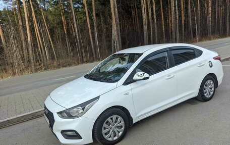 Hyundai Solaris II рестайлинг, 2017 год, 820 000 рублей, 2 фотография