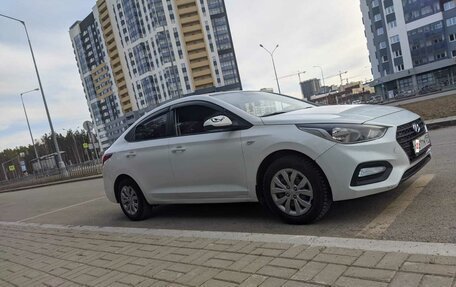 Hyundai Solaris II рестайлинг, 2017 год, 820 000 рублей, 4 фотография