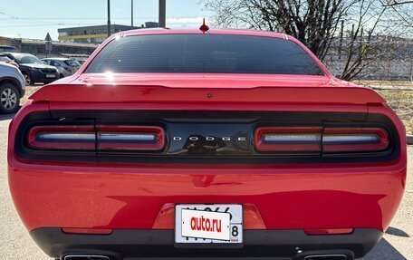 Dodge Challenger III рестайлинг 2, 2017 год, 3 890 000 рублей, 5 фотография