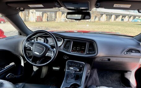 Dodge Challenger III рестайлинг 2, 2017 год, 3 890 000 рублей, 11 фотография