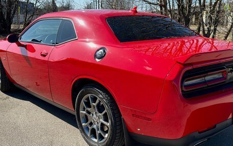 Dodge Challenger III рестайлинг 2, 2017 год, 3 890 000 рублей, 8 фотография