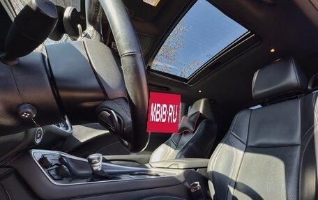 Dodge Challenger III рестайлинг 2, 2017 год, 3 890 000 рублей, 10 фотография