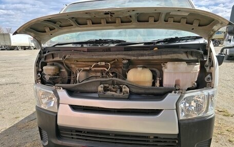 Toyota HiAce H200, 2014 год, 1 900 000 рублей, 2 фотография