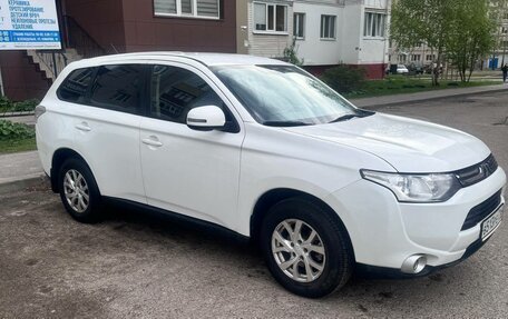 Mitsubishi Outlander III рестайлинг 3, 2013 год, 1 150 000 рублей, 3 фотография