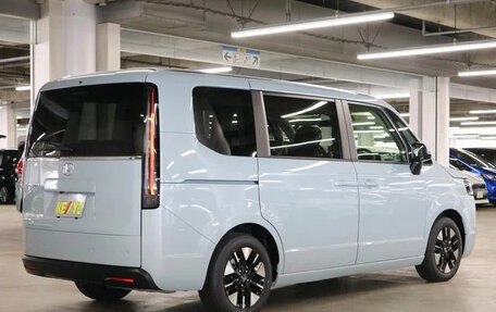 Honda Stepwgn, 2022 год, 2 250 000 рублей, 4 фотография