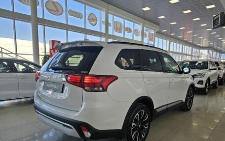 Mitsubishi Outlander III рестайлинг 3, 2021 год, 3 249 000 рублей, 13 фотография