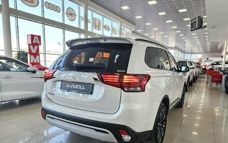 Mitsubishi Outlander III рестайлинг 3, 2021 год, 3 249 000 рублей, 12 фотография