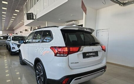 Mitsubishi Outlander III рестайлинг 3, 2021 год, 3 249 000 рублей, 11 фотография