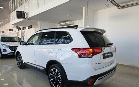 Mitsubishi Outlander III рестайлинг 3, 2021 год, 3 249 000 рублей, 10 фотография